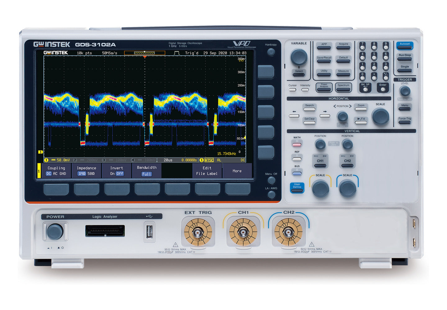 Osciloscopio digital GW Instek GDS-3102A de 1 GHz y dos canales visto de frente, con la señal en pantalla y los conectores BNC de entrada CH1, CH2 y disparo externo.