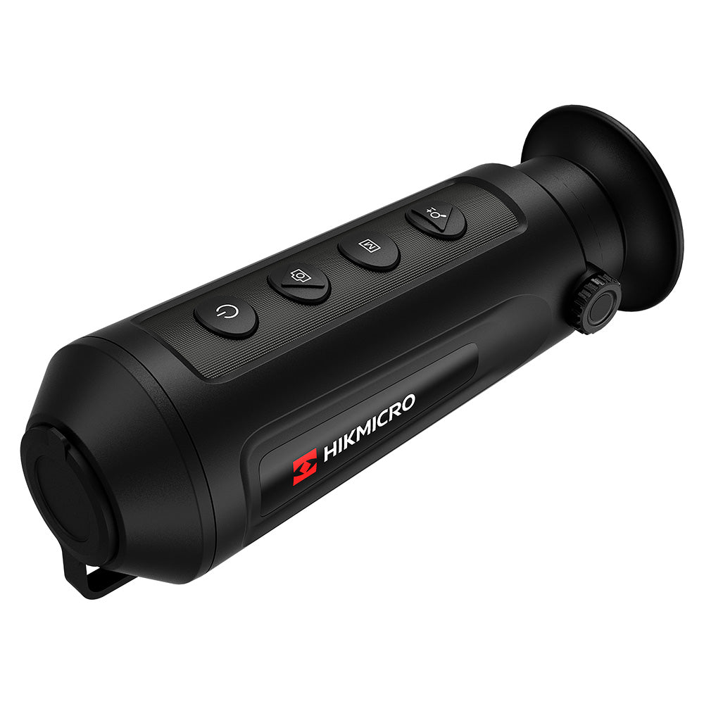 Monocular térmico compacto Hikmicro LC06S, cilíndrico y negro, con tapa de objetivo y ocular de goma.
