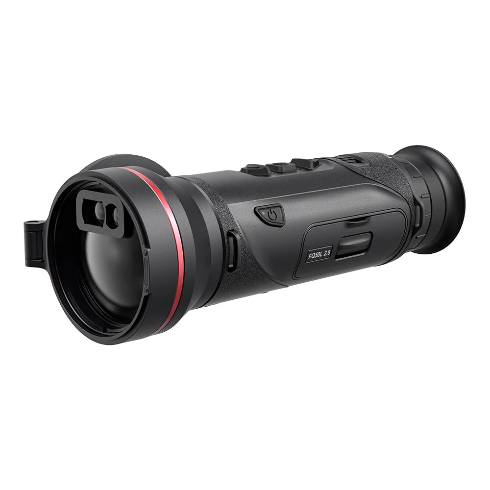 Monocular térmico Hikmicro FQ50L 2.0, con telémetro láser junto al objetivo de anillo rojo y tapa abatible.