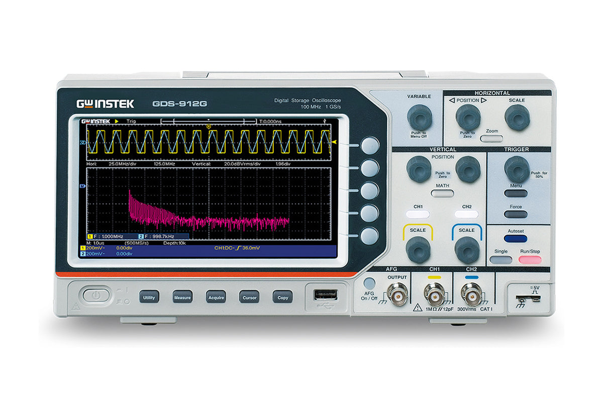 Osciloscopio digital GW Instek GDS-912G de 100 MHz y dos canales visto de frente, con el bloque del generador de funciones integrado y su salida BNC junto a los canales de entrada.