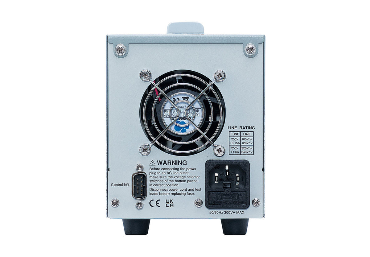 Panel trasero de una fuente de poder DC GW Instek de la serie GPE-1000, con ventilador, conector Control I/O para conexión en serie o en paralelo y entrada de alimentación con portafusible.